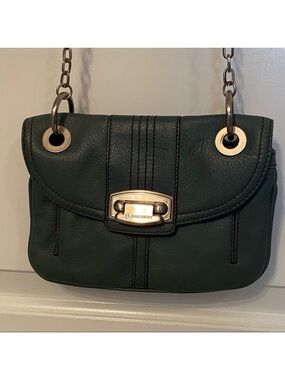 B. MAKOWSKY BAG CROSSBODY GREEN LEATHER SILVER CHAIN STRAP FLAP LOCK CLOSE
